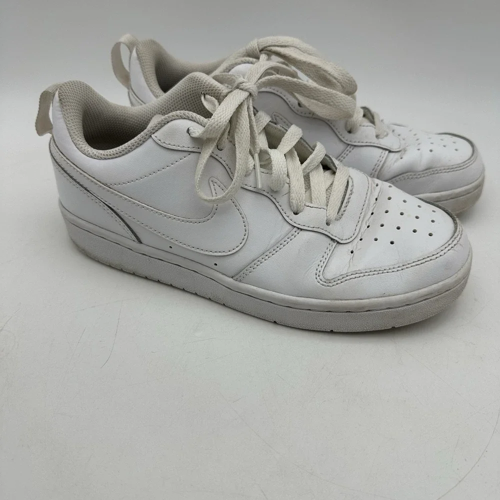 Nike Court Borough 2 White Youth Size 5 BQ5448-100 Pre Owned
